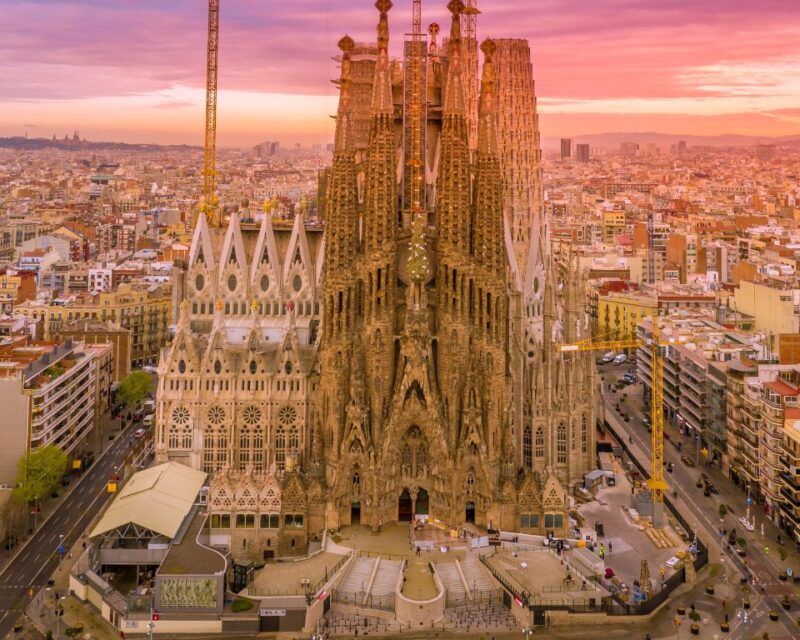 Top 10 Must-See Places in Barcelona
