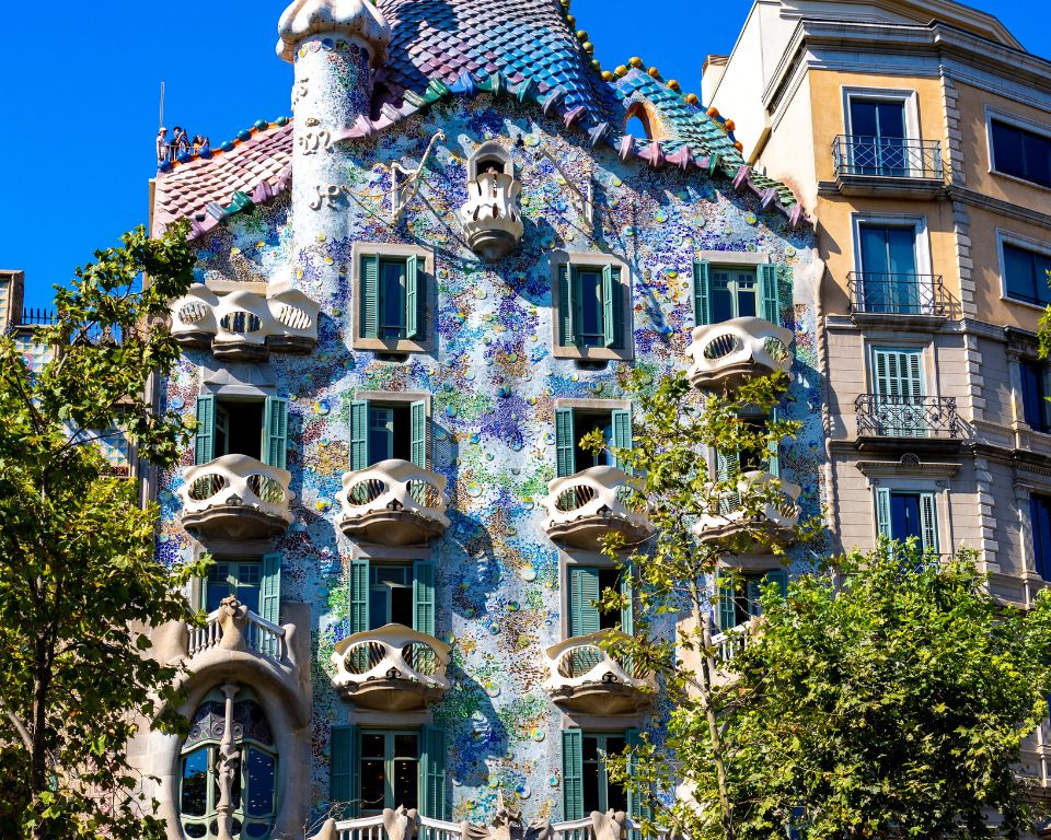 Top 10 Must-See Places in Barcelona - Discover Europe Best places to ...