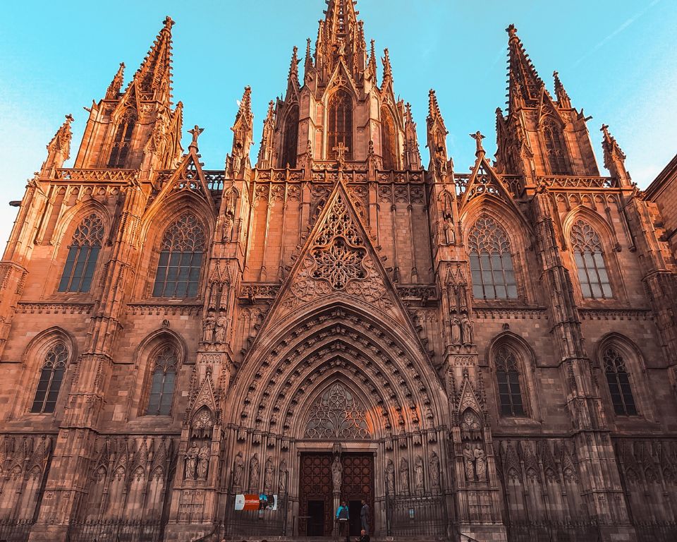 Top 10 Must-See Places in Barcelona - Discover Europe Best places to ...