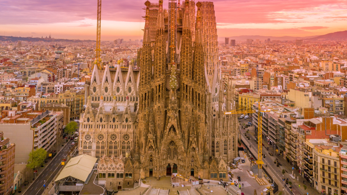 Top 10 Must-See Places in Barcelona